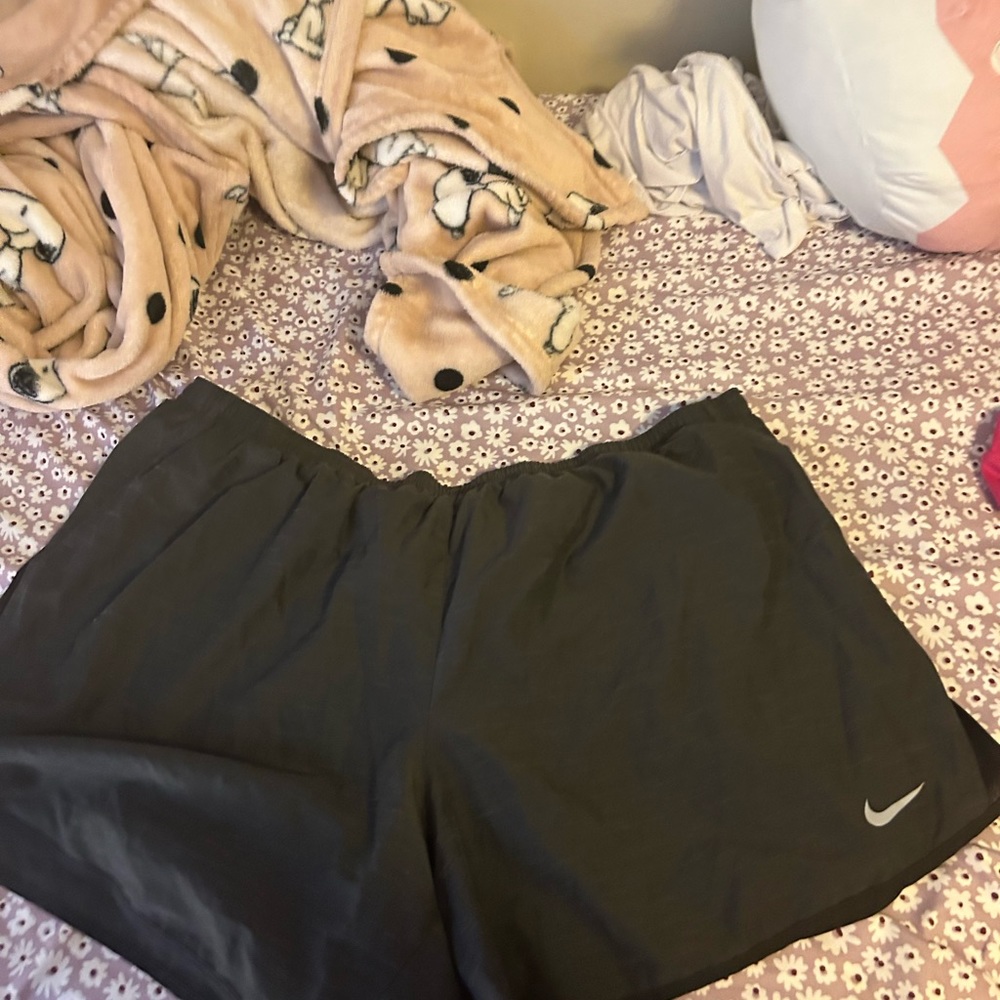 grey nike dri fit shorts